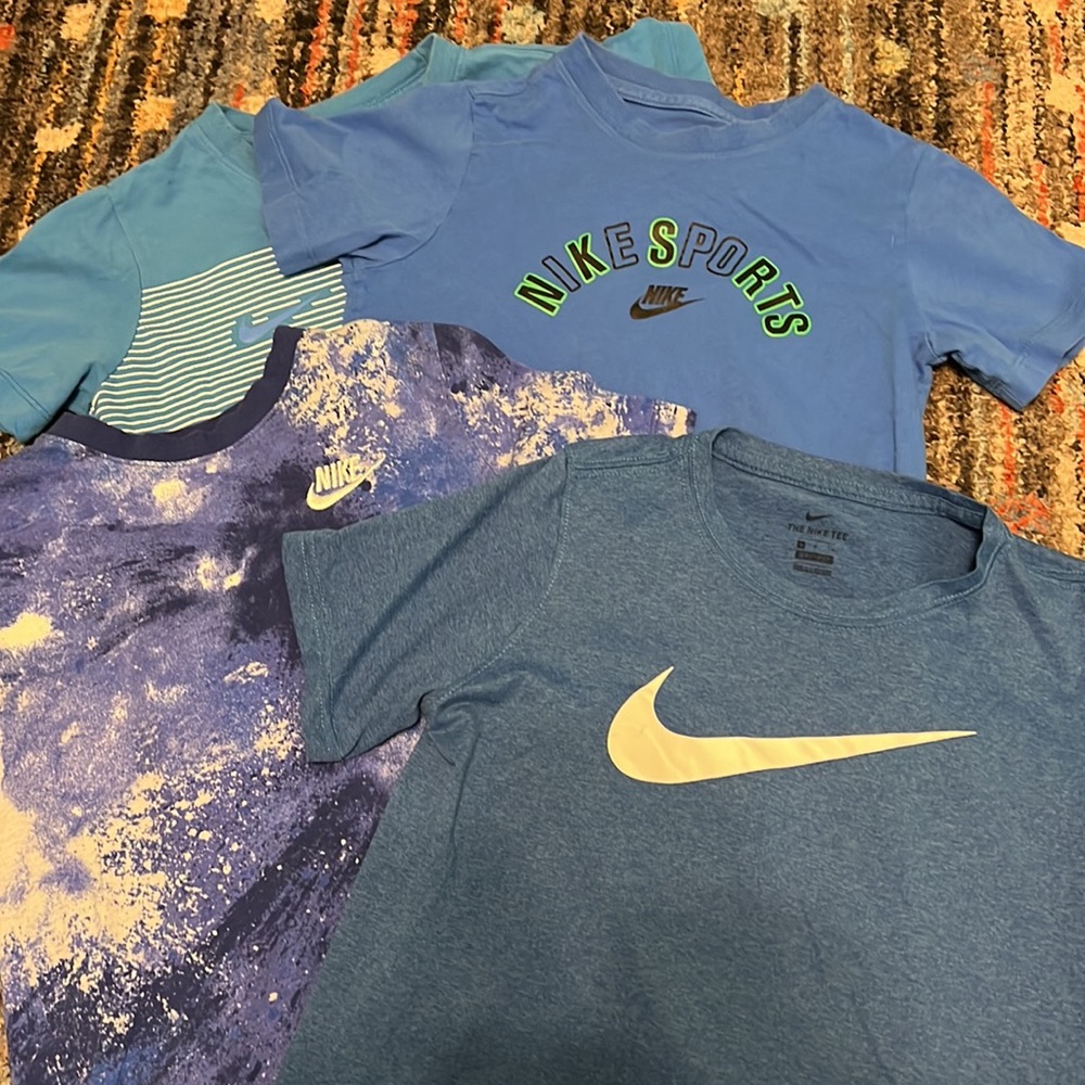 4 Nike boys T-shirts Medium Blue